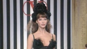 'VALENTINO Fall 1994/1995 Paris - Fashion Channel'