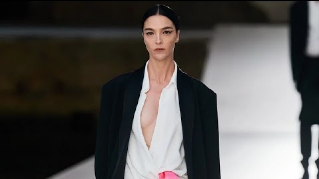 'VALENTINO Haute Couture 2022 Venice - Fashion Channel'