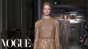 'Fashion Show - Valentino: Fall 2011 Couture'