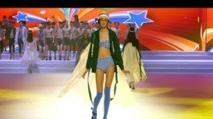 'China\'s latest men\'s and women\'s swimwear bikini competition scene, fashion clothing trend'