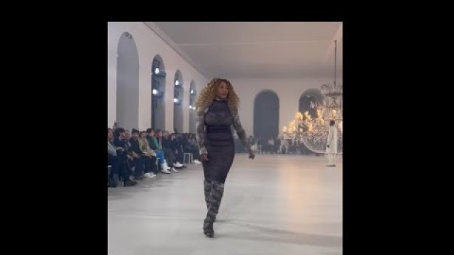 'Serena Williams Models for OFF-WHITE in Virgin Abloh’s last ever Fashion Show.'