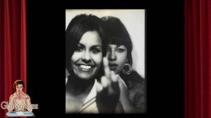 '100 Years of Women\'s Selfies | Photo Booth Carousel'