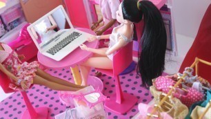 'BARBIE AND FRIENDS FASHION SHOW, CLOTHES, SHOES,LAPTOP,BAGS || THE BEHIND THE SCENE || Tia Tia'