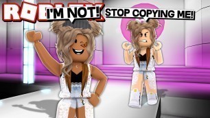 'COPYING EVERYONE\'S OUTFIT IN ROBLOX FASHION FAMOUS'
