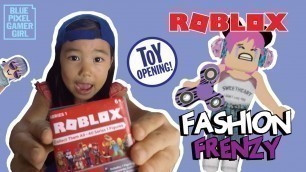'ROBLOX toy opening & having fun trying to win Fashion Frenzy!'