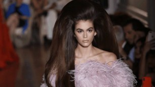 'Kaia Gerber Rocks Huge Hair  Looks Strikingly Like Her Mom On Valentino Runway'