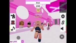 'Playing Fashion Famous in Roblox !'