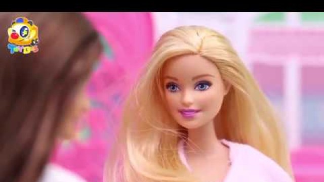 'barbies fashion show barbie makeup kids toys story baby  toys'