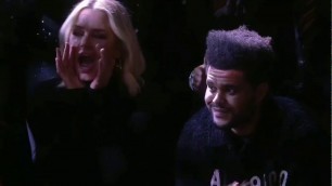 'The Weeknd Fanciyng His girlfriend Bella Hadid At the Victoria\'s Secret Fashion Show 2018'