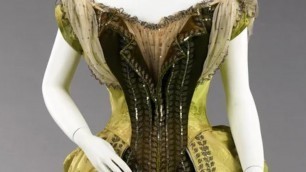 'How Green Victorian Dresses Killed Those Wearing Them'