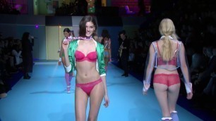 'Sexy bikini fashion show, pure and beautiful girl staged super sexy lingerie show!'