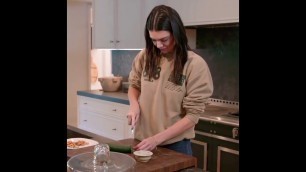 'Kendall Jenner Cucumber cut technique You Need to see#shorts #kendalljenner'