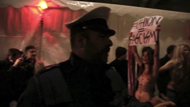 Femen against anorexic fashion industry: 2012 Milan fashion week