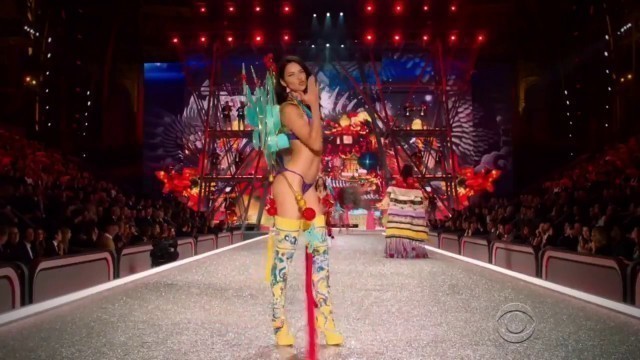 ADRIANA LIMA! Victoria's Secret Fashion Show (Compilation)