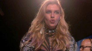 'Victoria\'s Secret Fashion Show 2017 opening and first segment.'