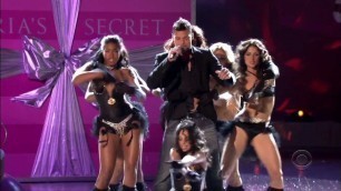 'Ricky Martin - Drop It On Me [Live at Victoria\'s Secret] [1080p HD]'