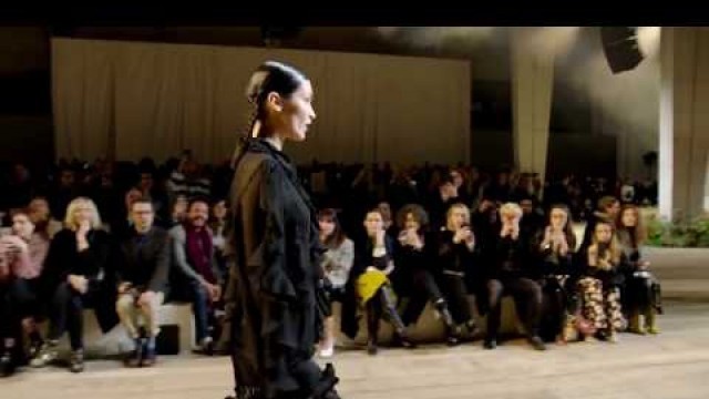 'H&M Studio Fall/Winter 2017/2018 - Fashion Show - Paris Fashion Week'