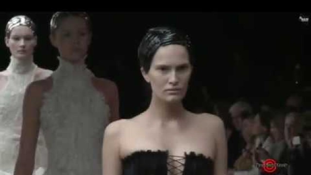 'Alexander McQueen - Paris Fashion Week FW 2011 Kate Middleton Wedding Gown - Runway Show | EXCLUSIVE'