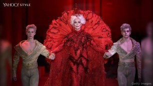 '85-year-old model closes Paris Haute Couture show'