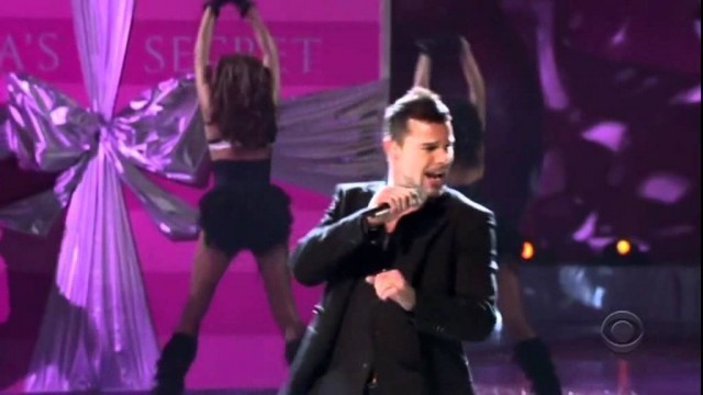 'Ricky Martin Victoria\'s Secret 2005 - Drop It On Me HD'