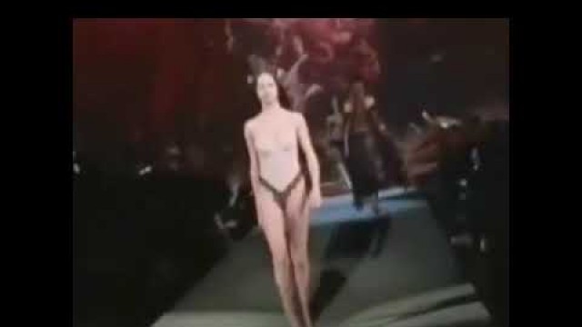 Adriana Lima Victoria's Secret Runway Walk Compilation 1999,2018