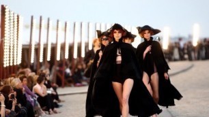 'Chanel | Cruise 2010 Full Fashion Show | Exclusive'