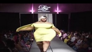 'Fashion week Plus Size 2017- large size women - Hot Plus Size Models -Fashion Show . -newest cartoo'