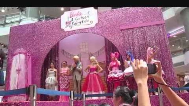 'cast members in Barbie a Fashion Fairytale Dec2010 Singapore'