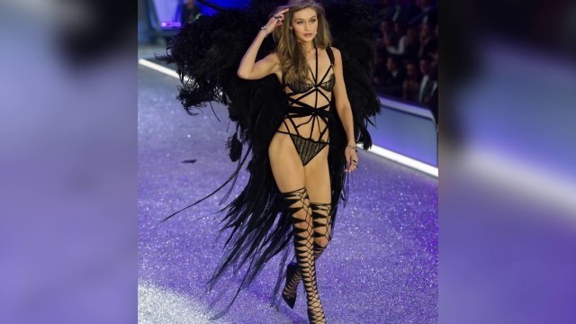 '[Victoria\'s secret 2017] Gigi Hadid Suffers Wardrobe MALFUNCTION On Runway At 2016 Victoria\'s Secre'