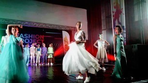 'Показ детской моды Tiktok Trends Kids Fashion Show Romance'