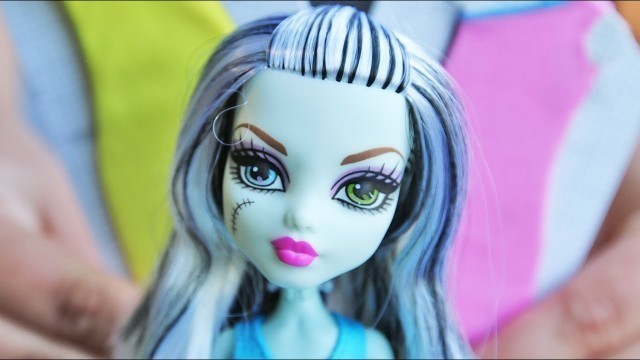 'Monster High - Projektuj z Frankie Stein! / Designer Booo-tique Frankie Stein Doll & Fashions'