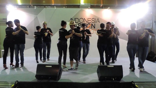'La SALSA INDONESIA Academy FASHION WEEK 2015 - Kizomba Show'