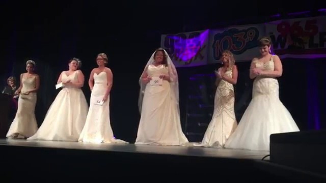 'Illinois Valley Bridal Show 2016: Fashion Show'