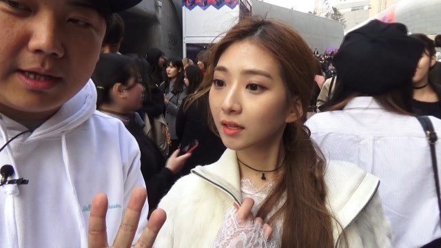 '[2] 동대문 DDP에서 진행된 \'Seoul Fashion Week\' 마지막날 현장 인터뷰 - KoonTV'