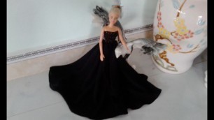 'DIY BARBIE TUTORIAL | DIY BARBIE HACKS AND CRAFTS| Making Easy Clothes for Barbies Doll black  dress'
