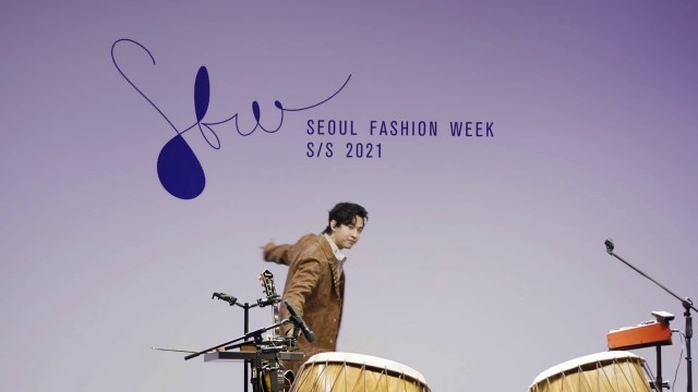 'Henry Lau 헨리 x @나혼자산다 STUDIO  2021S/S Seoul Fashion Week at 11:10 pm on Friday, October 30th!!'
