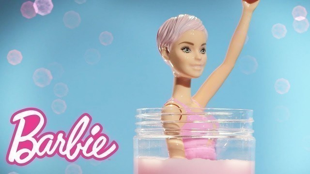 'Barbie Color Reveal Fashion Show! | @Barbie en Español​'