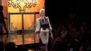 'Fashion Show \"Valentino\" Autumn Winter 2006 / 2007 Haute Couture 1 of 4 by Fashion Channel'