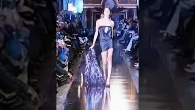 'Fernandatavares in Chloe Fall/Winter 2000 Fashionshow by Stellamccartney'