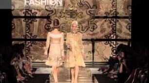 'Fashion Show \"Valentino\" Autumn Winter 2006 / 2007 Haute Couture 2 of 4 by Fashion Channel'
