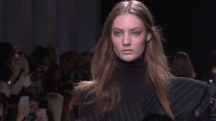 'Valentin Yudashkin fashion show prêt-à-Porter fall 2017-2018'
